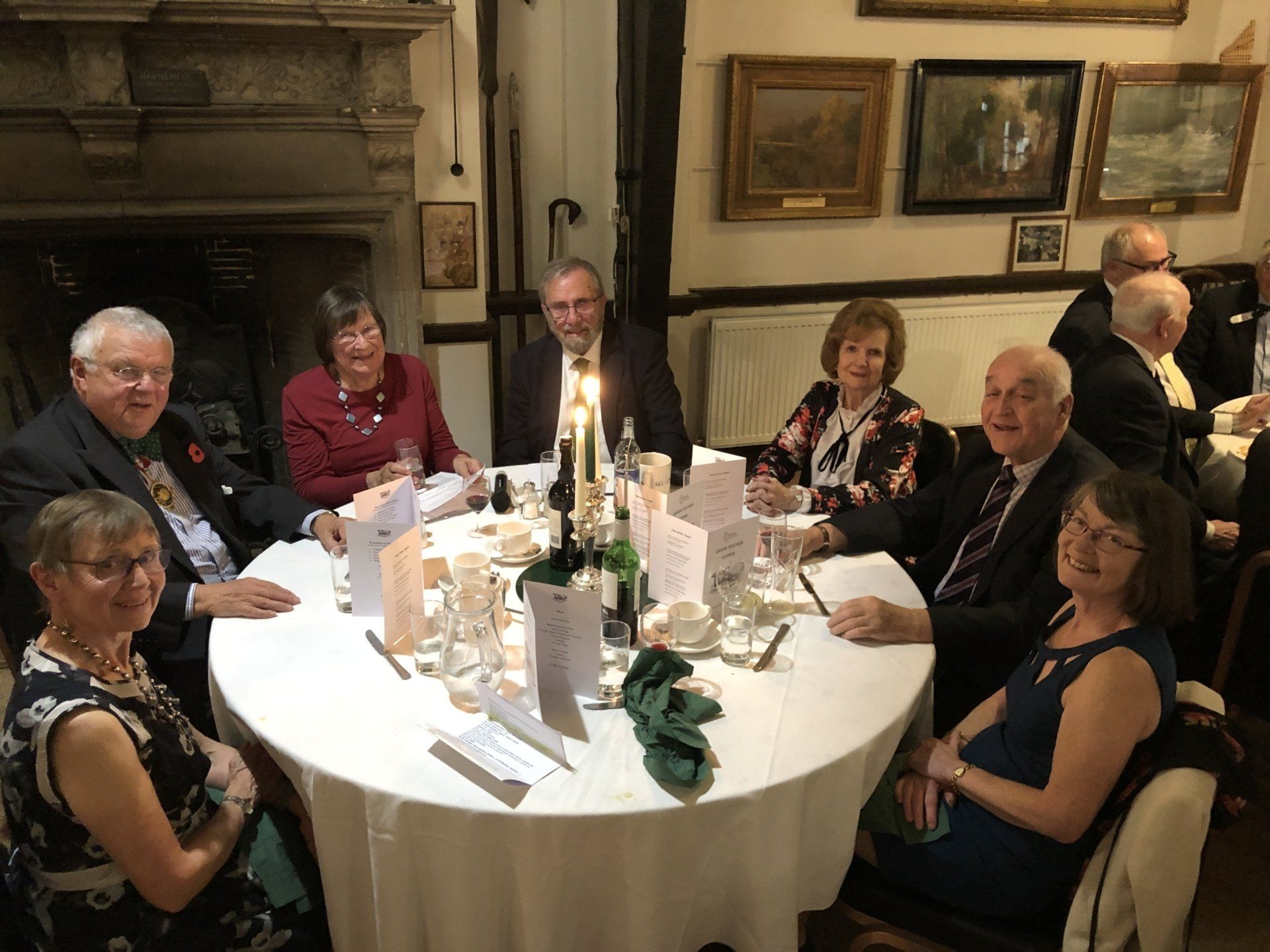 Photo '1904' members enjoying their meal.