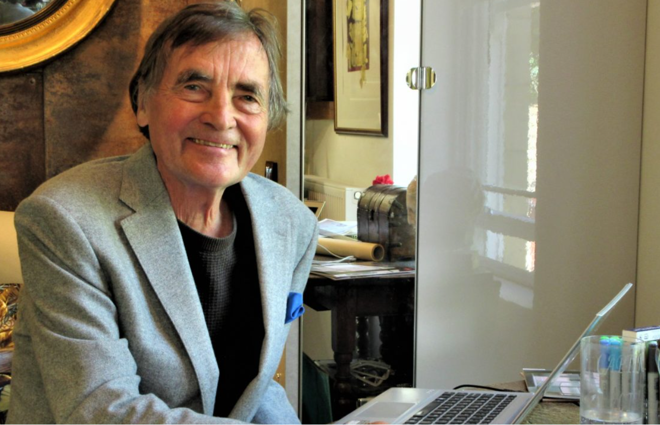 Image of David Innes-Wilkin, retired architect, delivering a talk at Bristol 1904 Arts entitled: 