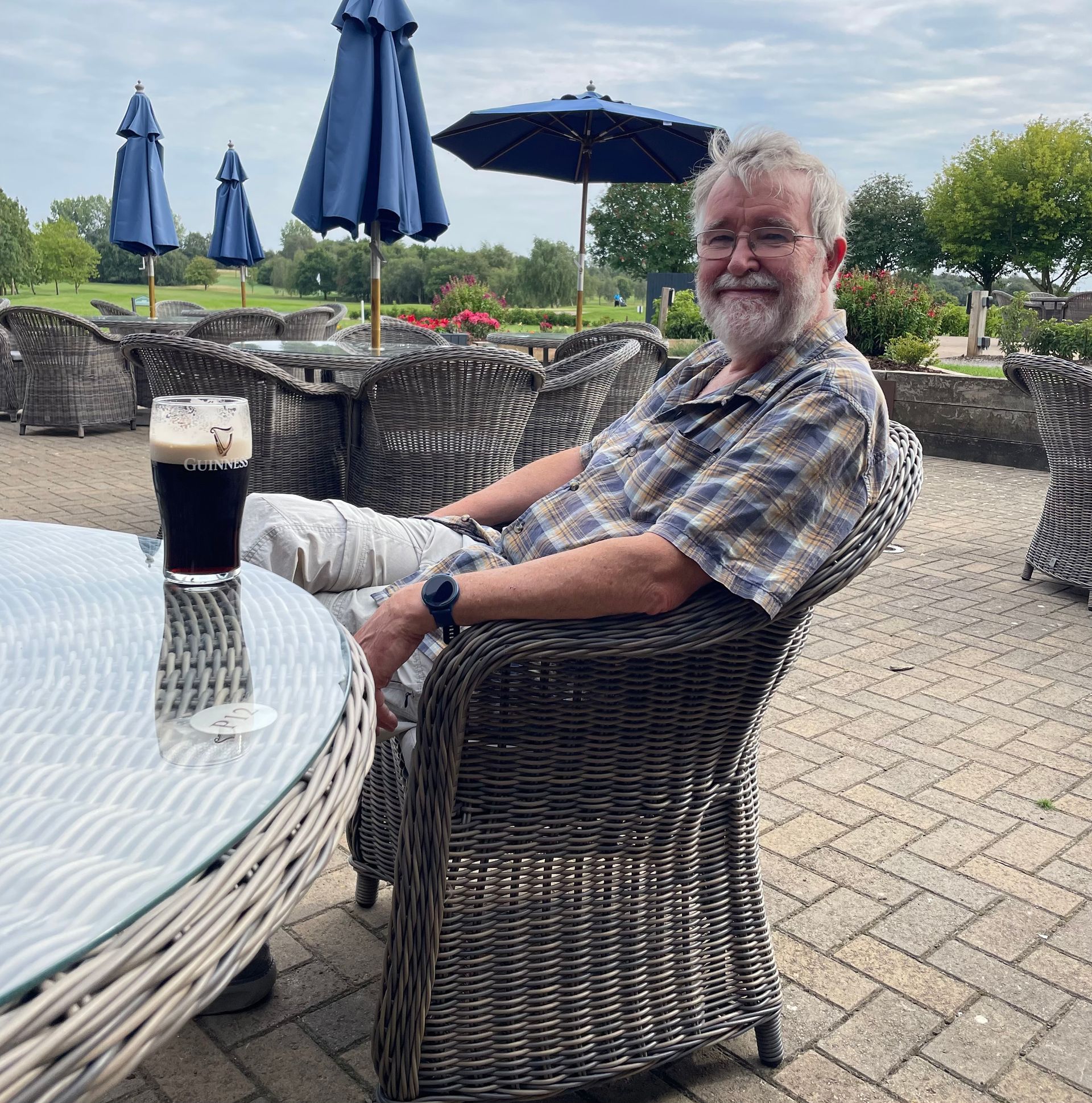 Image of Entertainment Member, Stephen Browne, at the 19th hole!