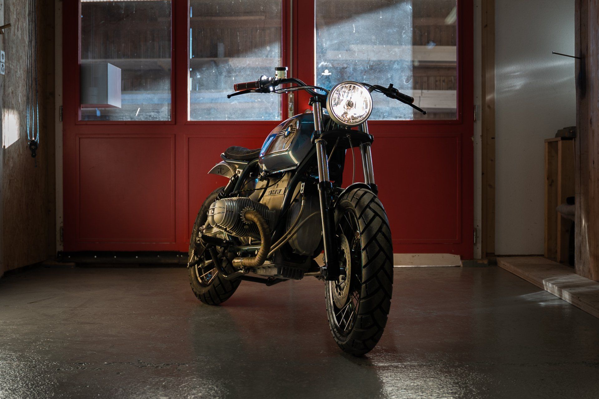 moto bmw transformée en metal blue à Lavigny proche de morges