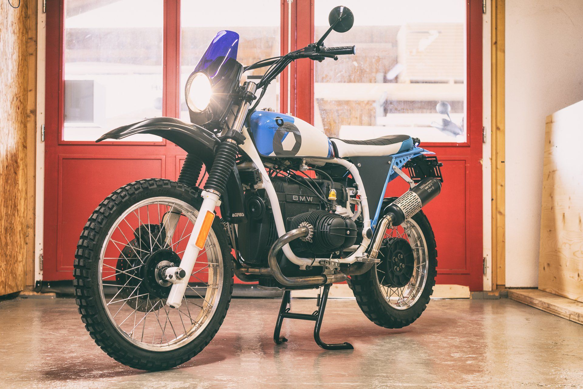 moto bmw transformée en metal blue à Lavigny proche de morges
