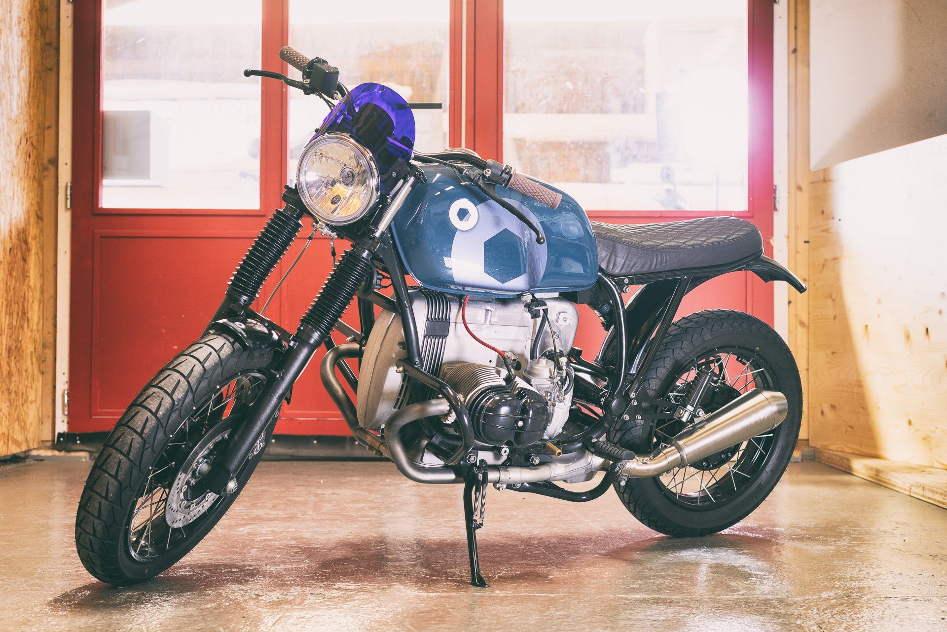 moto bmw transformée en metal blue à Lavigny proche de morges