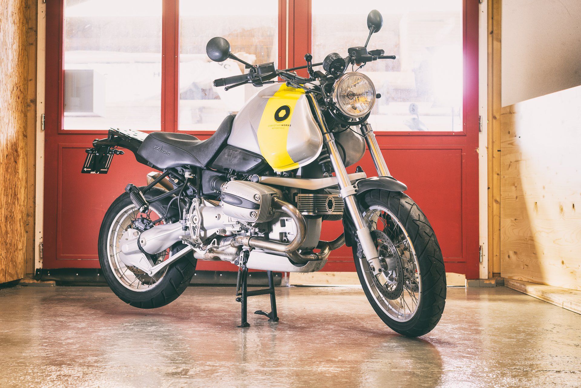 moto bmw transformée en metal blue à Lavigny proche de morges