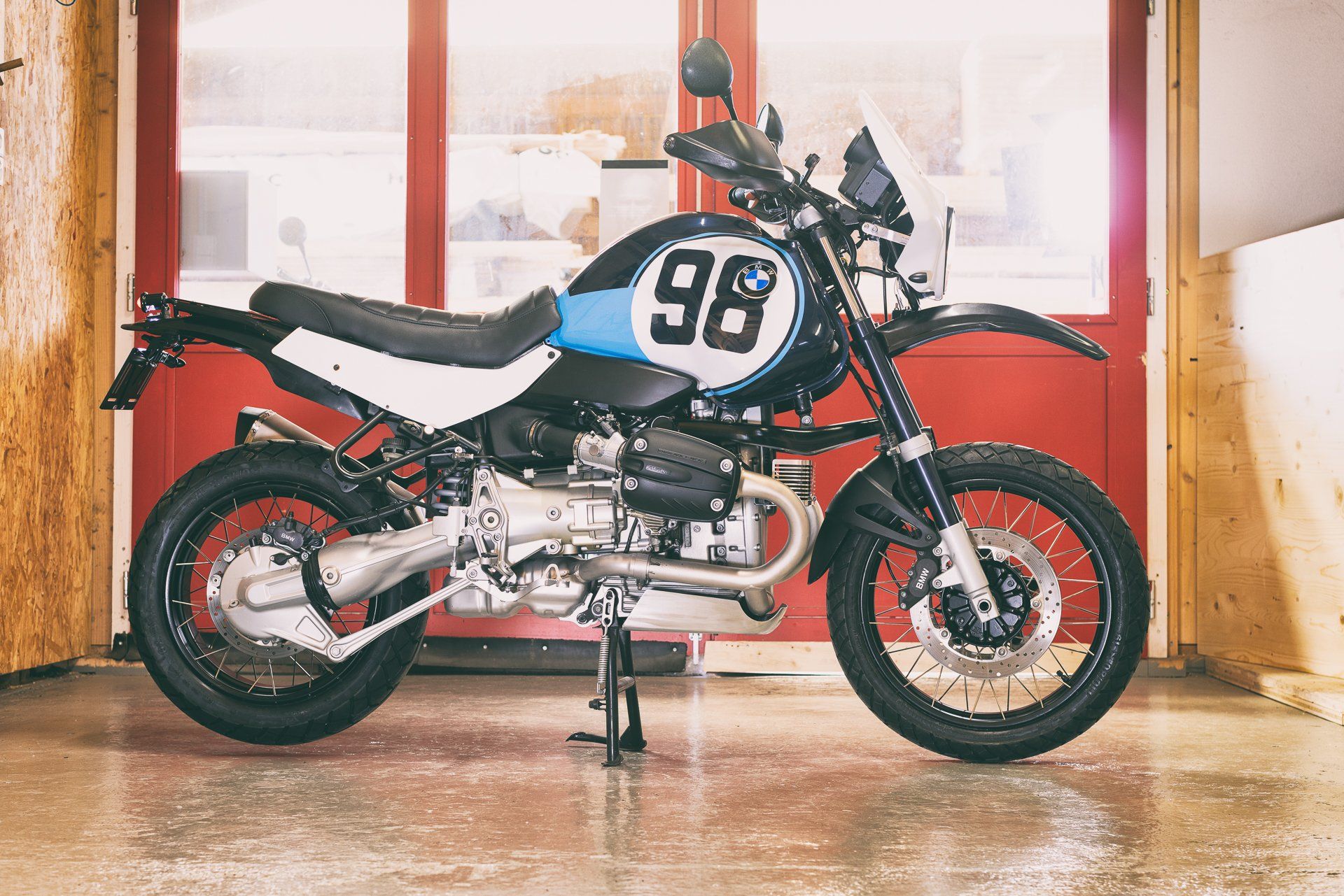 moto bmw transformée en metal blue à Lavigny proche de morges