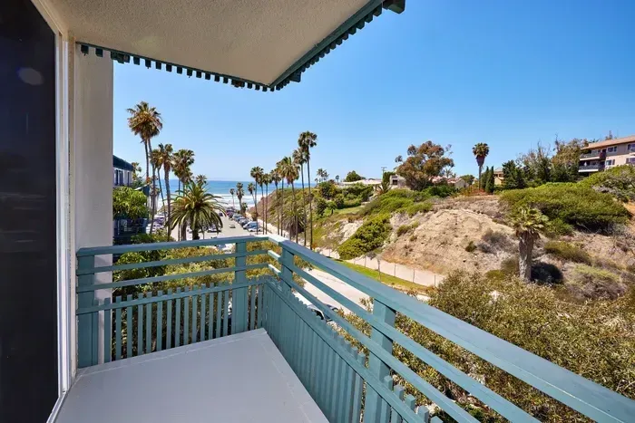 San Diego Apartments - Casa Del Mar - Private Balcony With Wonderful Views Of The Beach.
