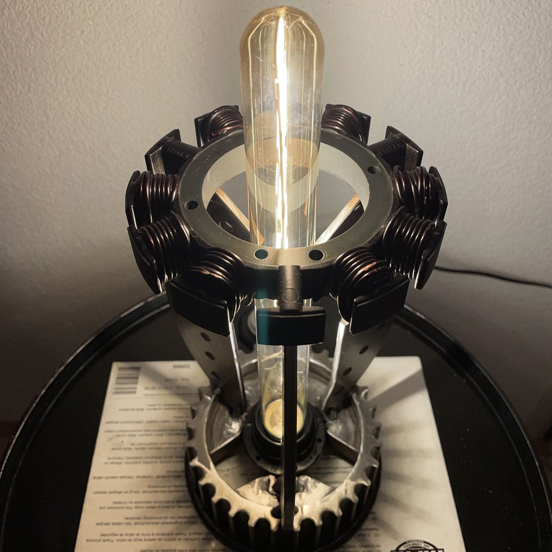 Authentieke lamp, [Number4] Gemaakt van Stator, Front pulley en Disk brake
