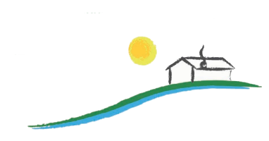 Una semplice casa su una collina verde con il sole sullo sfondo.