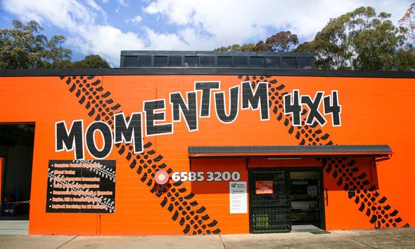 momentum 4x4 store front