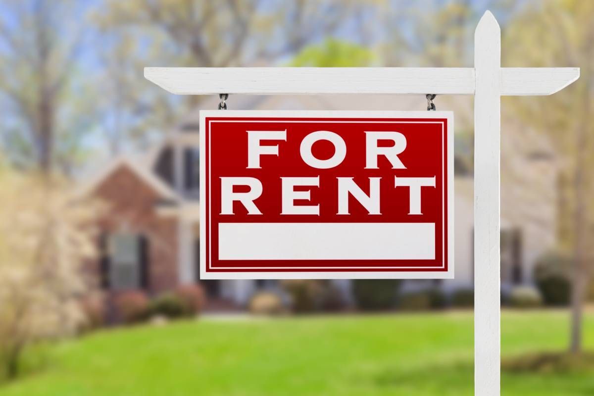 A For Rent sign in front of a rental home near Lexington, KY