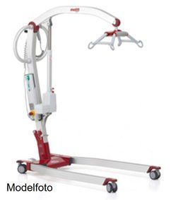 En rød og hvid patientlift med slyngebeslag; ruller på hjul.
