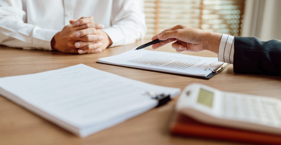 Modern teams expect innovative life insurance plans that include living benefits, portability, and customization. 