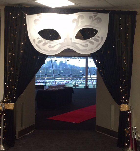 Mardi Gras, Masquerade Theme