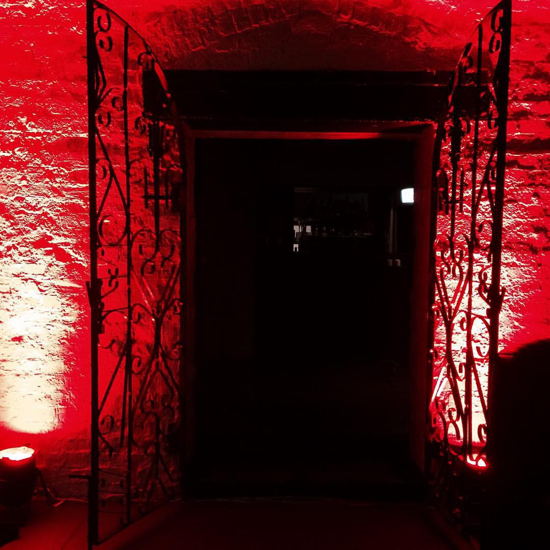 Gothic, Vampire Theme