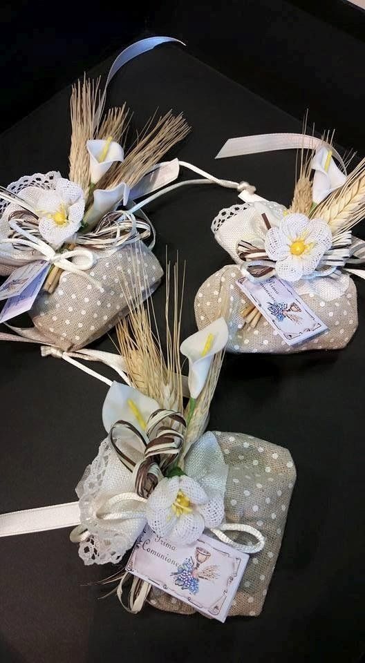 Sacchetti di confetti con spighe e fiori