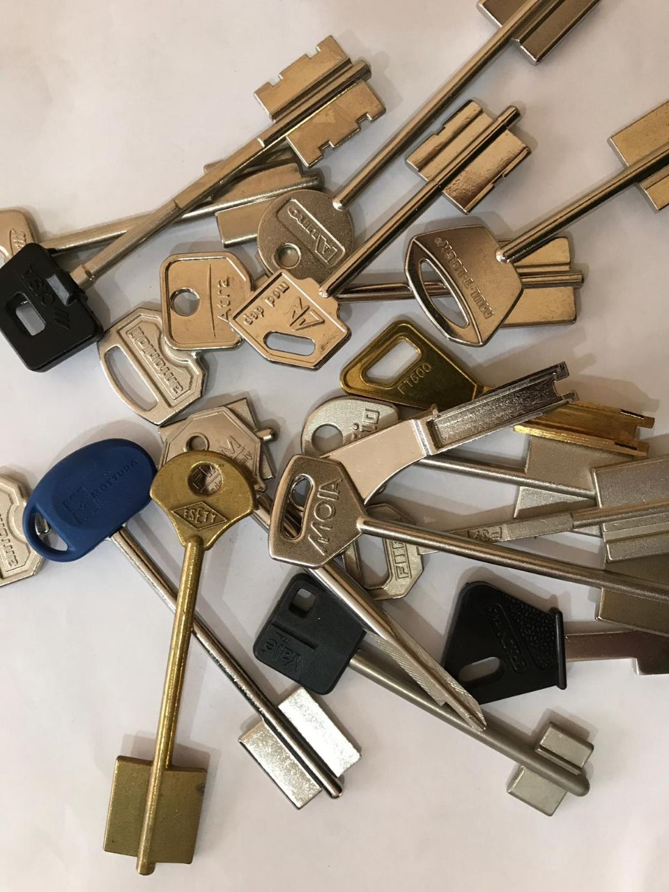 Vari modelli di chiavi per porte blindate