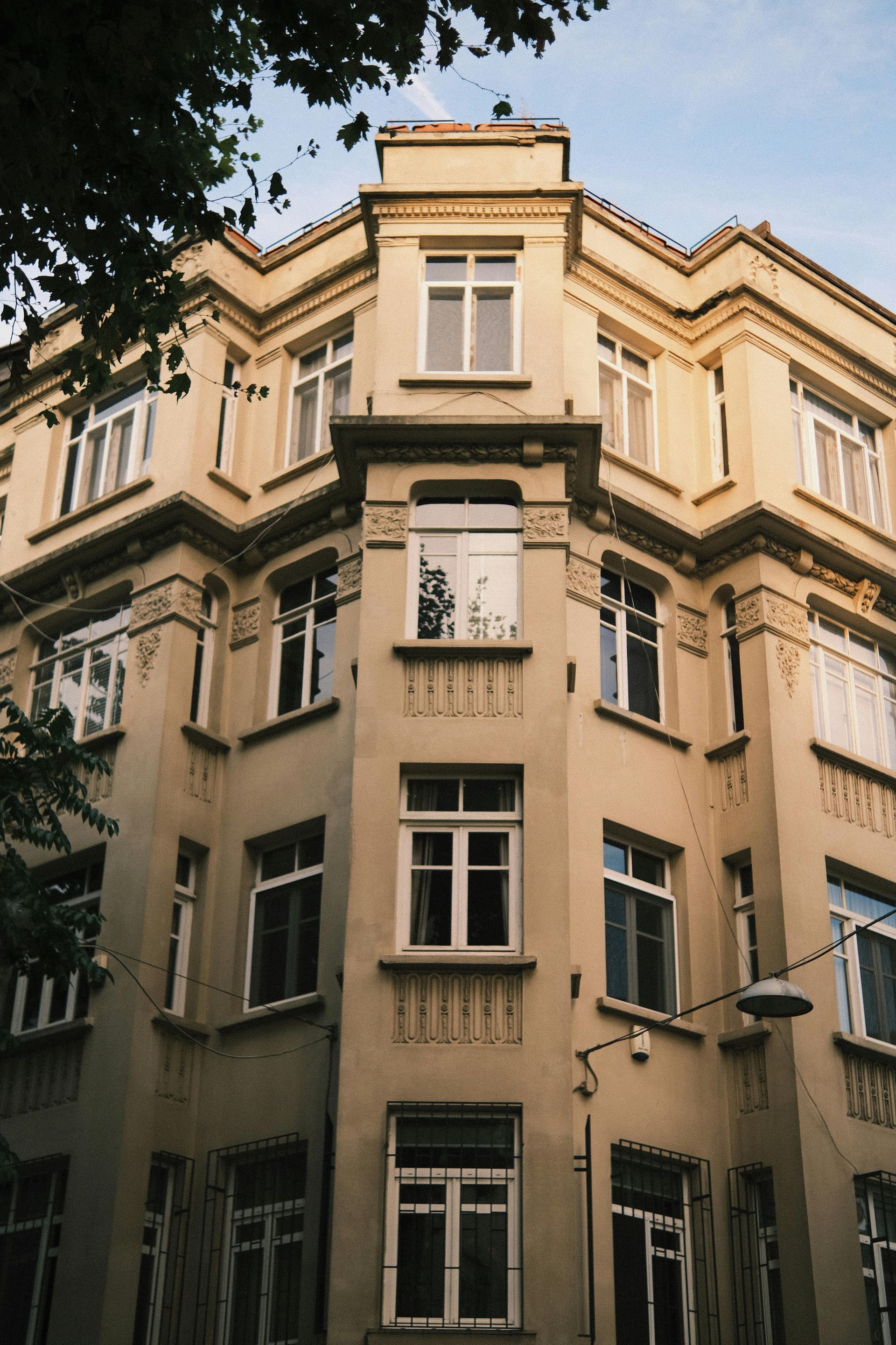 A very tall building with a lot of windows