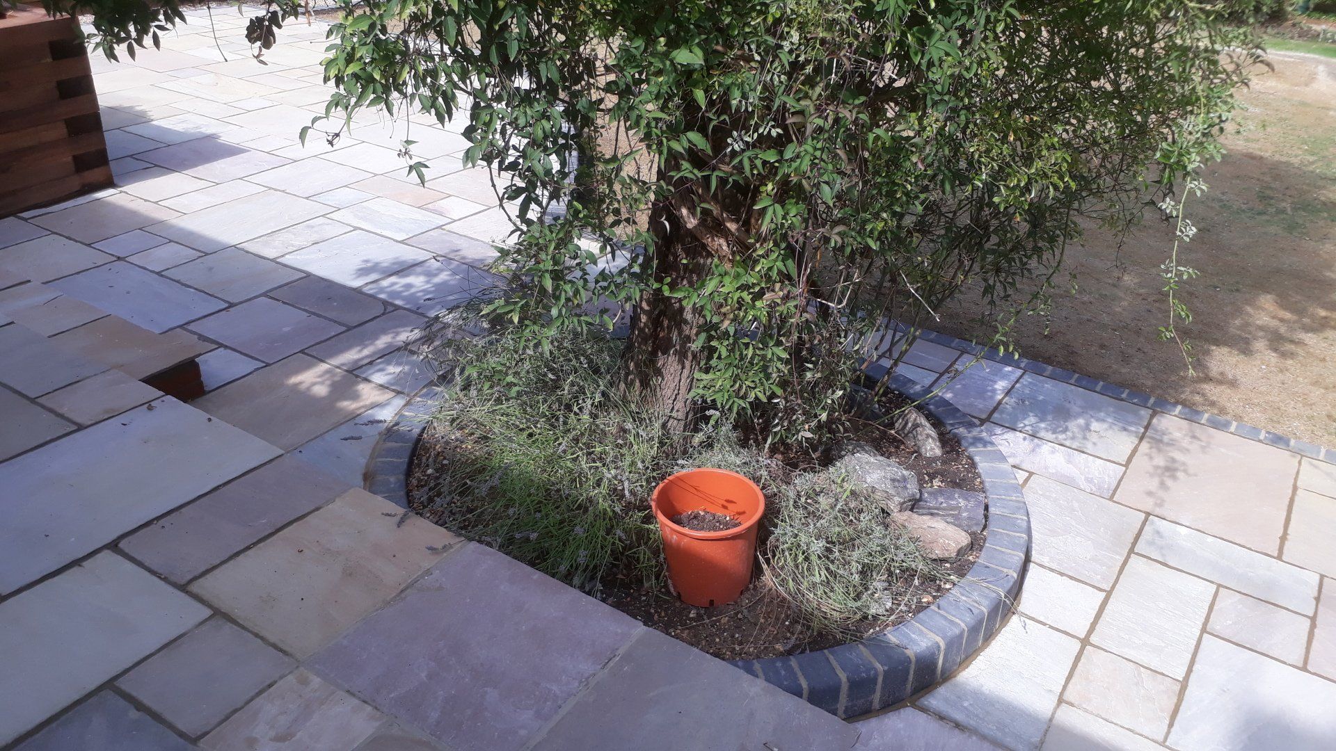 curved patio and circle paving