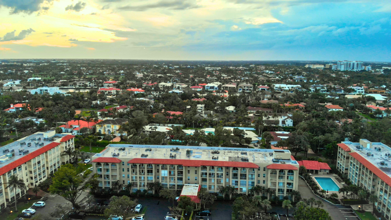 Boca Raton Relocation Guide 2025 — Beaches, Schools & Real Estate