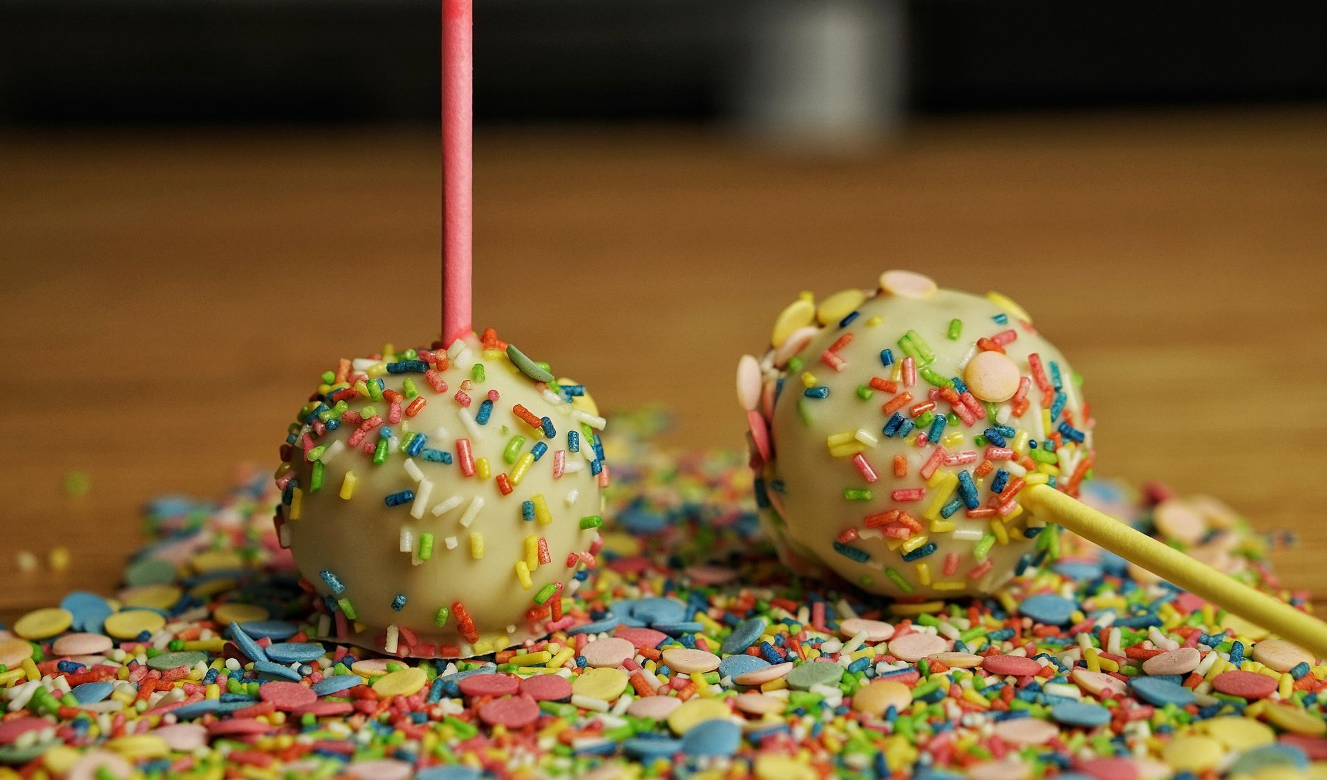 confetti-cake pops