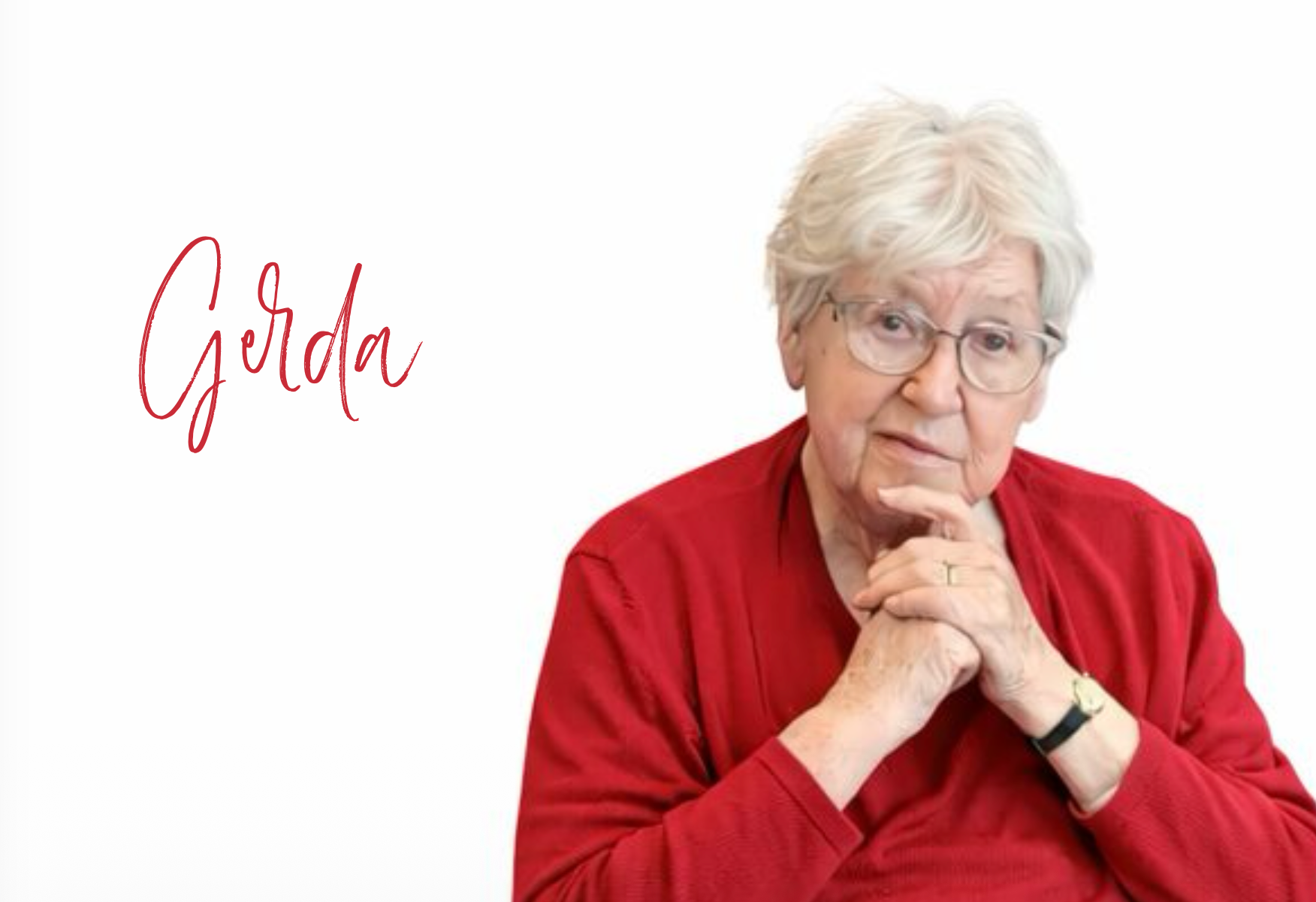 Een persoon met een rode trui en een bril zit met de handen gevouwen voor het gezicht, met de naam 