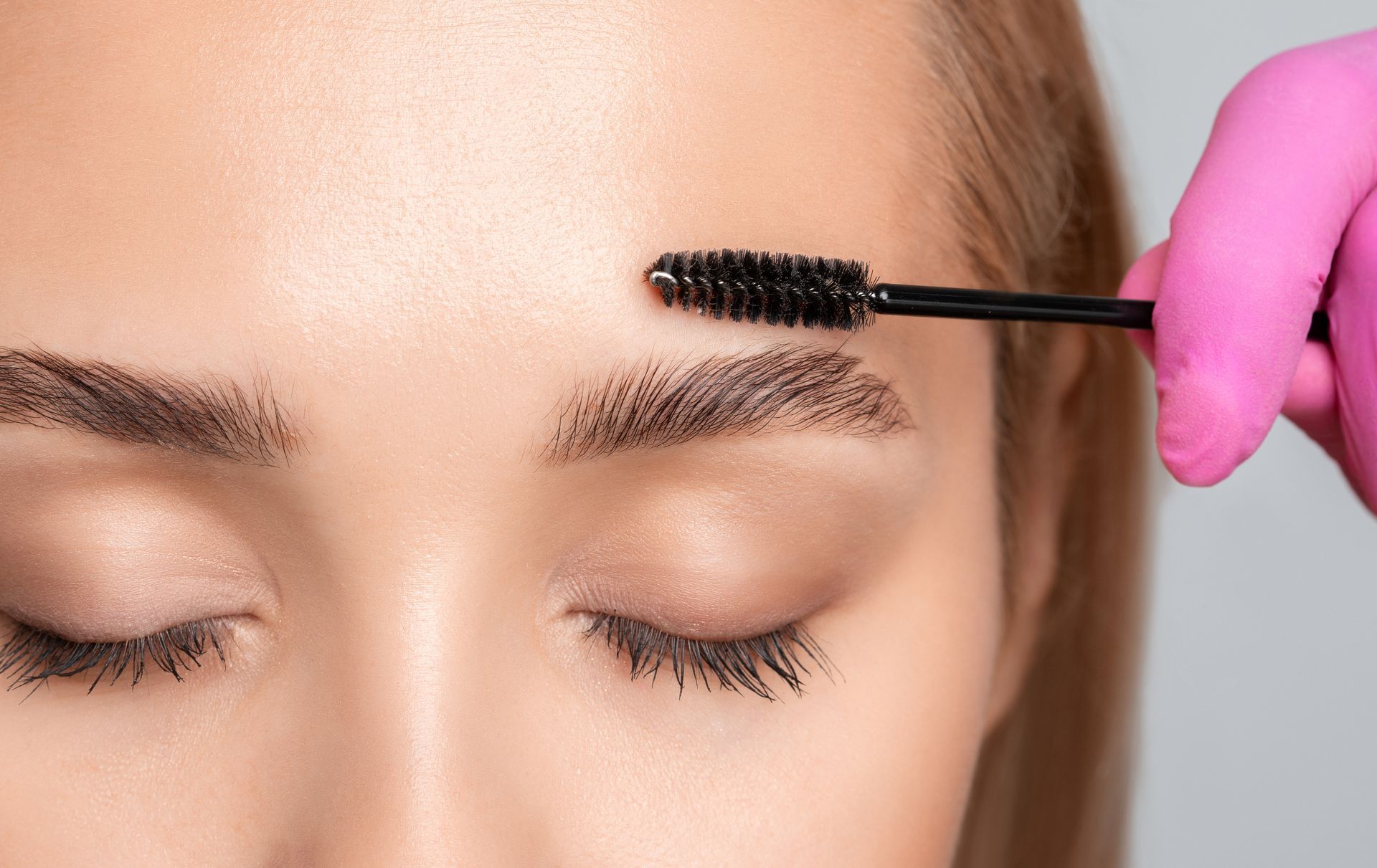 Professional eyebrow tinting services in Waterloo
