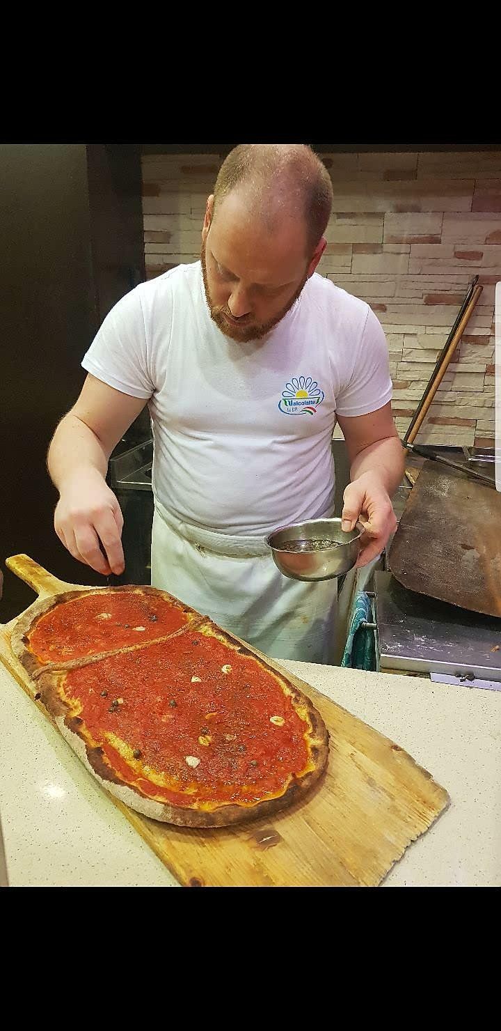 Pizza margherita al metro
