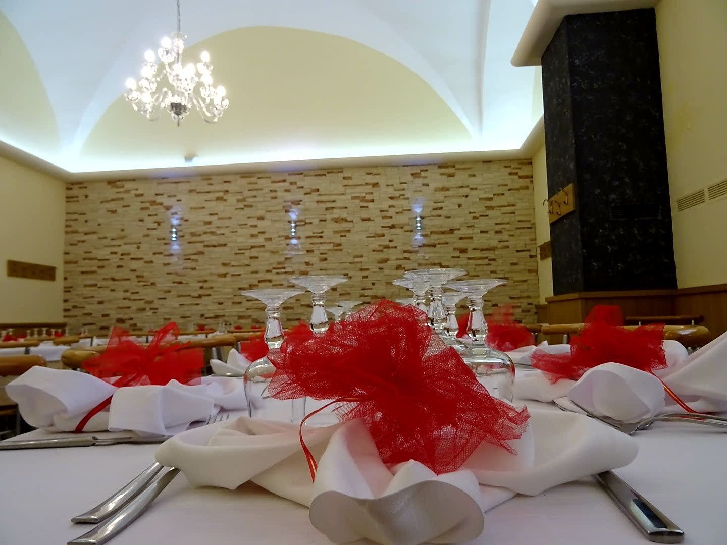 Ampia sala per pranzi e cene d'occasione