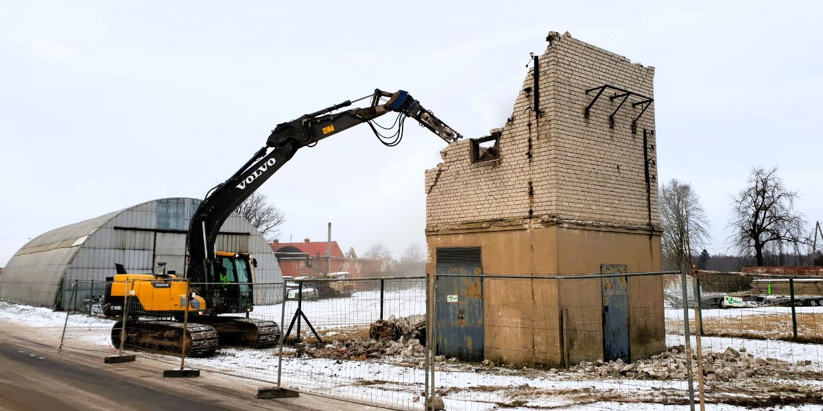 Ēku demontāža, būvgružu konteineri