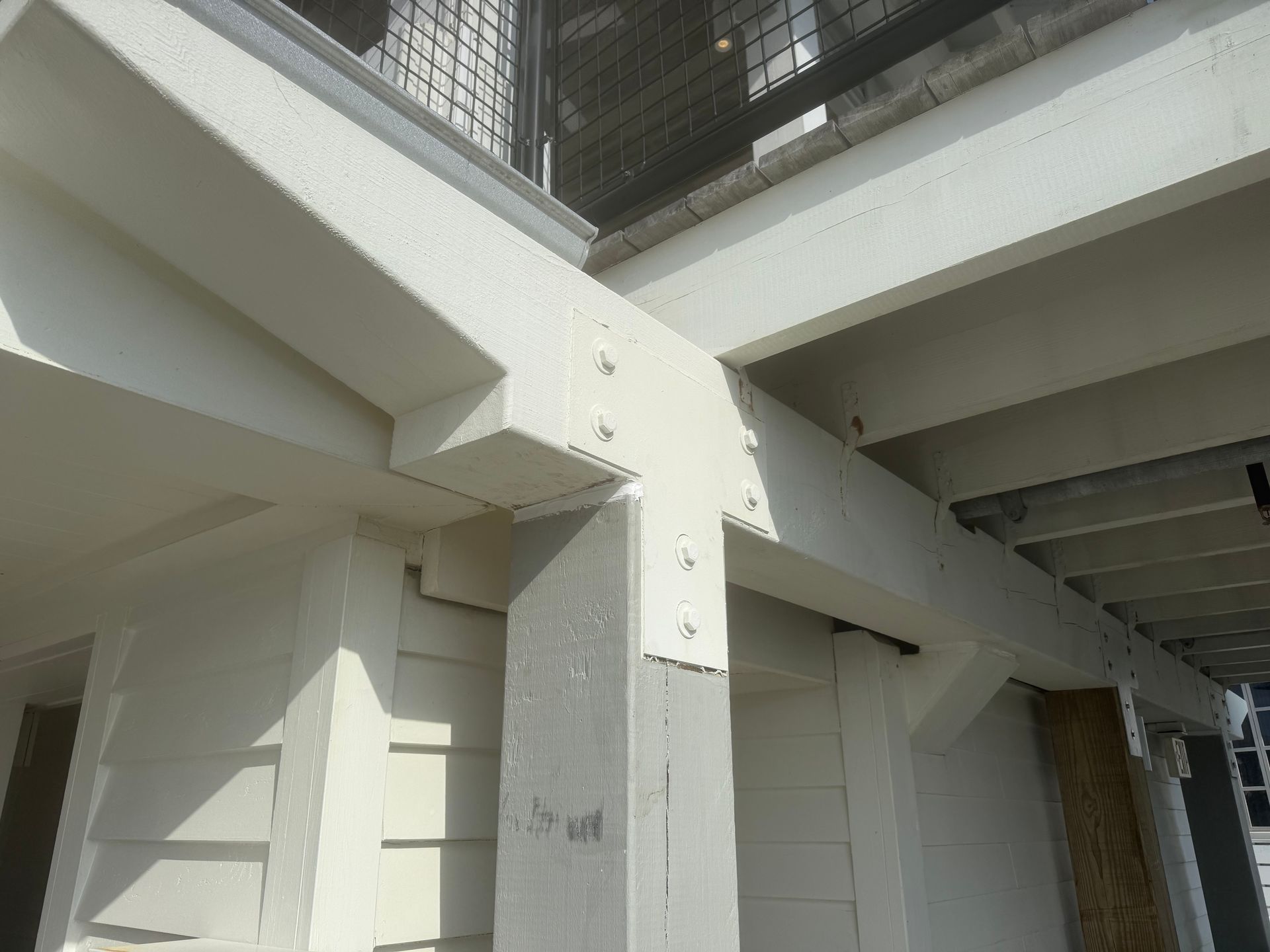 Construction site with white concrete beams and pillars, a building under construction.