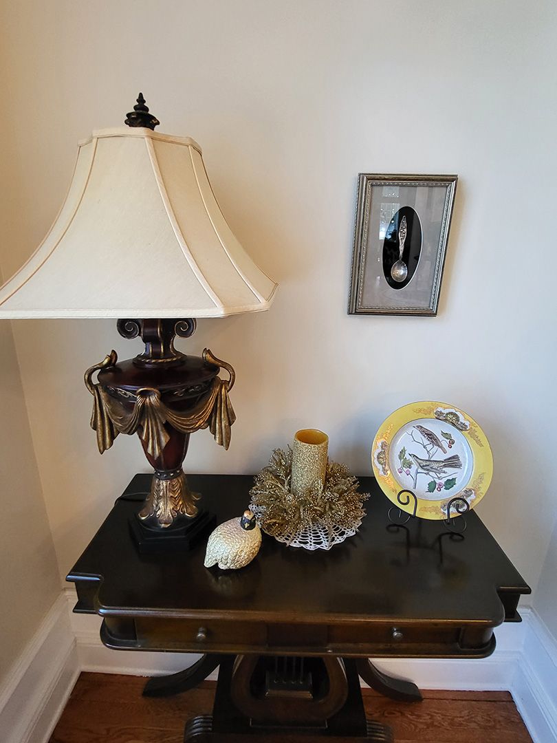 nightstand-with-lamp