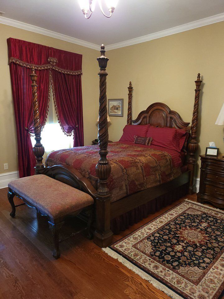 adel-room-bed