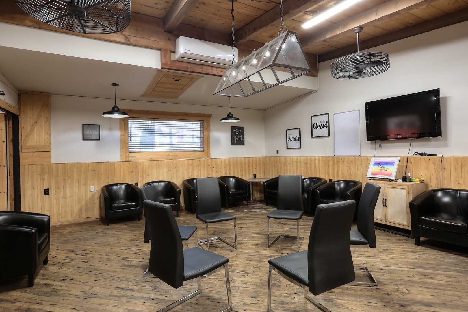 A group of chairs are sitting in a circle in a room.