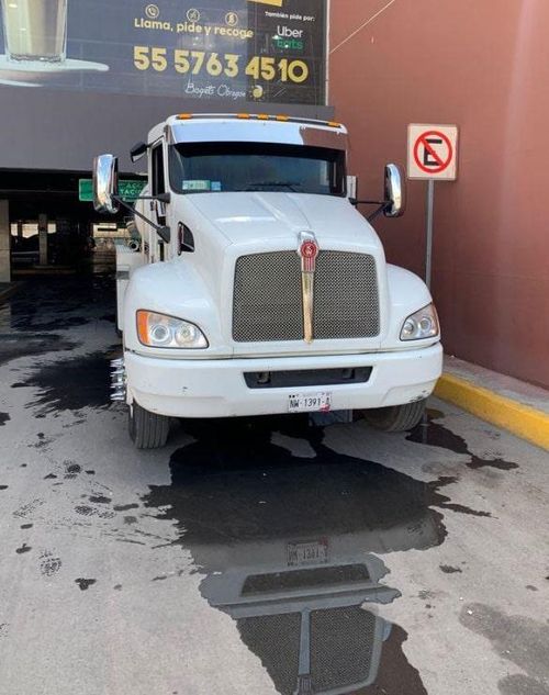 PIPAS DE AGUA POTABLE ESPINOSA - Edificios