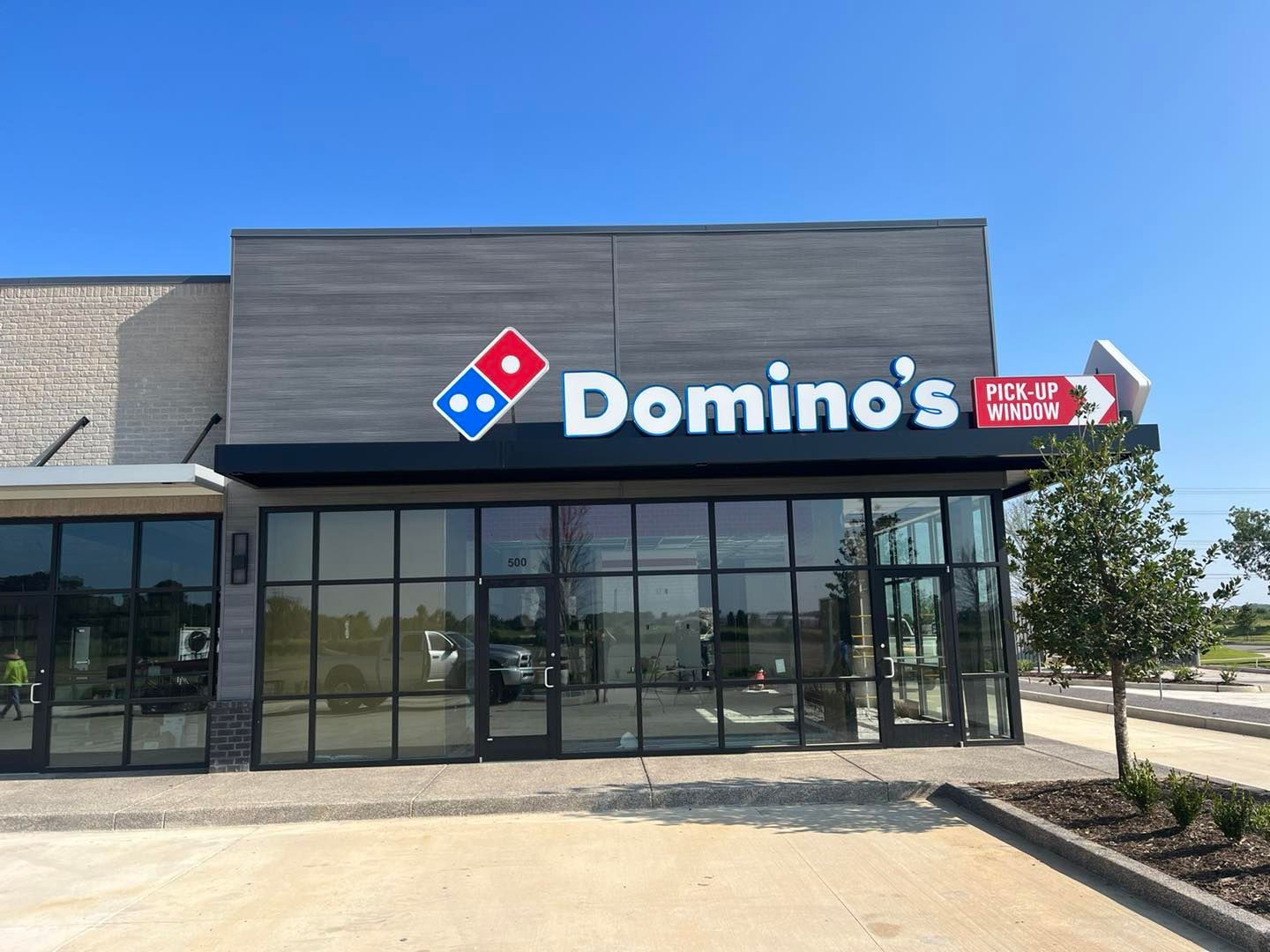 The front of a domino 's pizza restaurant.
