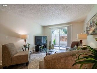 6790 SW Larkspur Place House