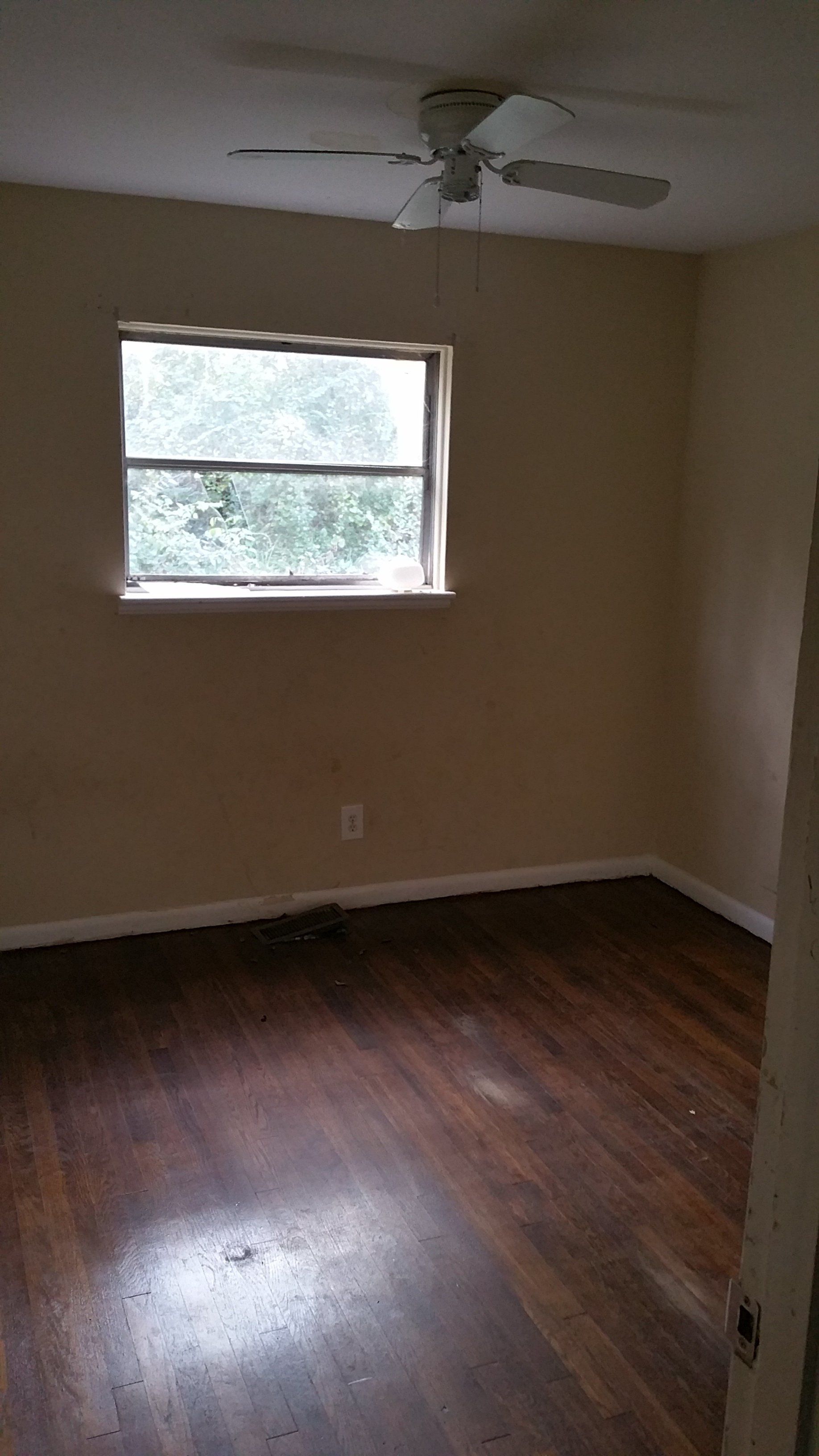 bedroom before KCG maintenance and renovations