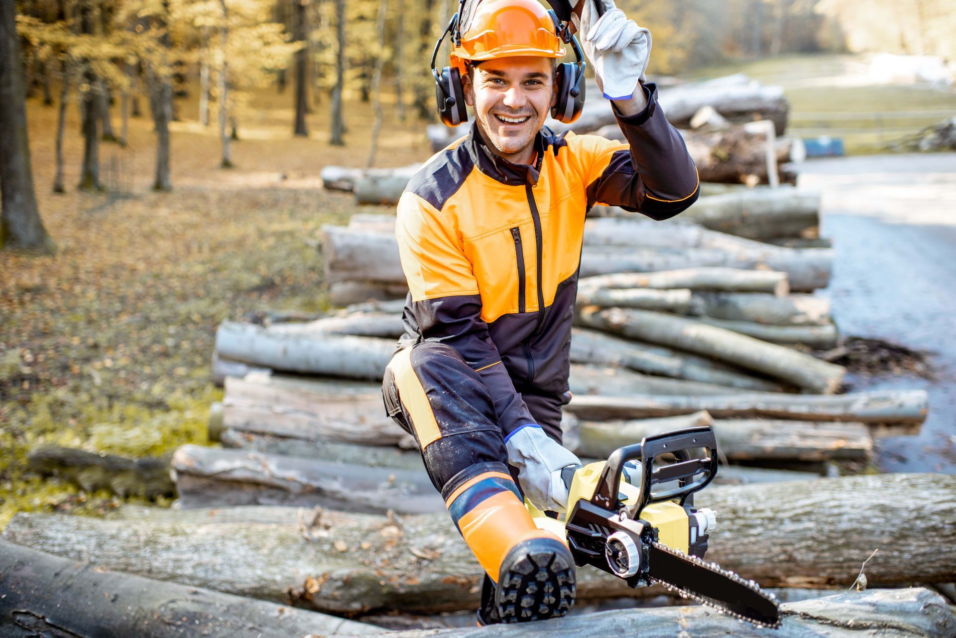 Our reliable emergency tree service professionals keep property owners and commercial clients satisfied.