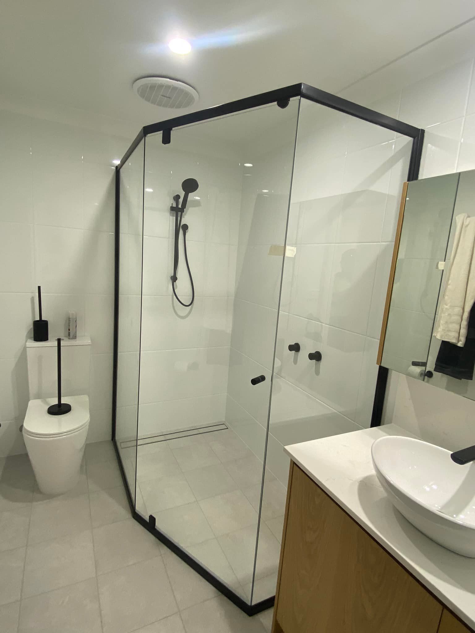 A Bathroom With Stylish Shower Screen — Eastcoast Aluminium & Glass In Ballina, NSW