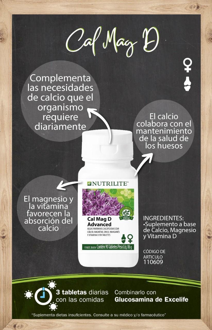 Una pizarra con una botella de Cal May D sobre ella.