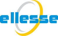 Logo blu “ellesse” con un ovale a forma di swoosh grigio e giallo.