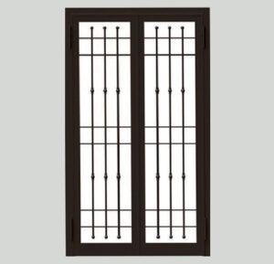 Porta doppia marrone scuro con griglia decorativa in metallo, su sfondo grigio chiaro.