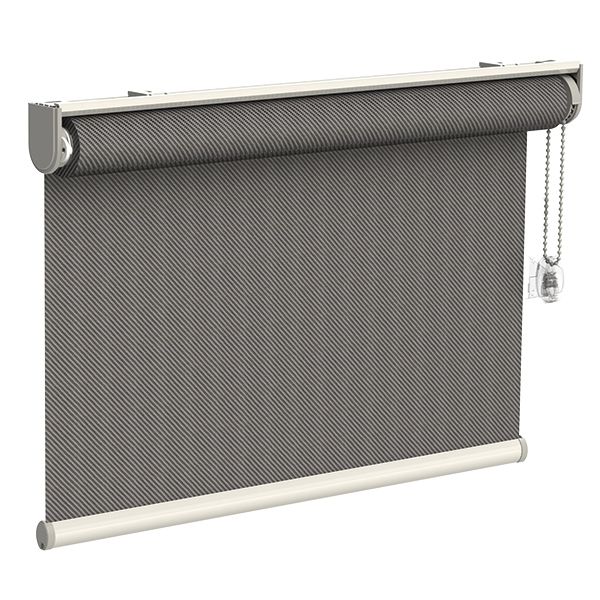 Tenda a rullo grigia parzialmente abbassata.