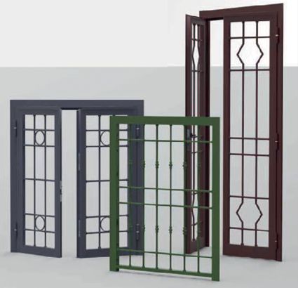 Quattro grate di sicurezza metalliche nelle tonalità del grigio, verde e marrone, esposte in varie posizioni aperte e chiuse.