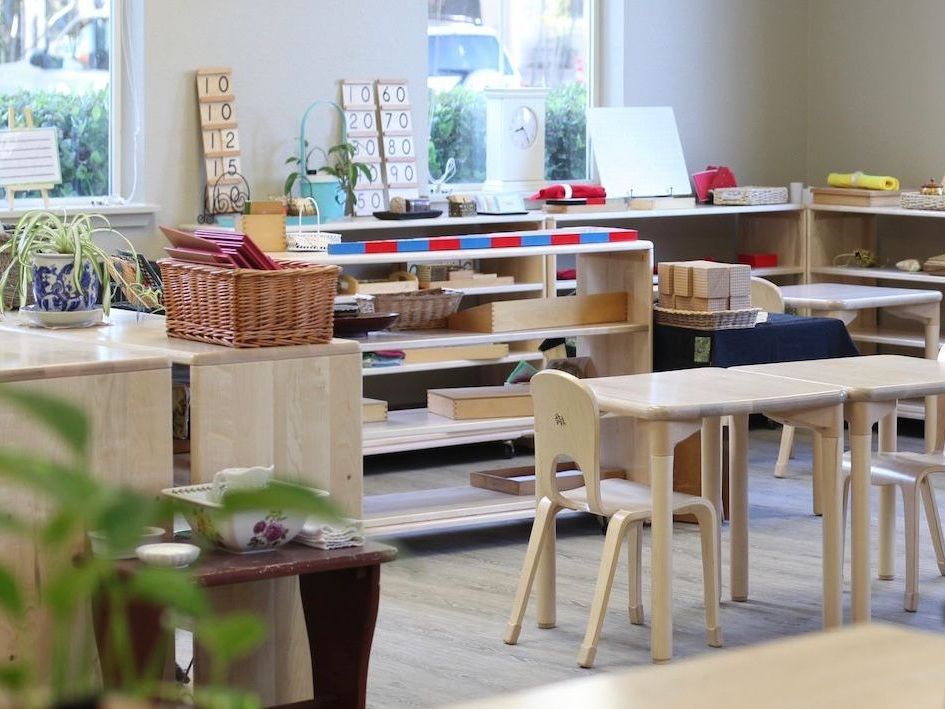 image of a neatly arranged classroom 