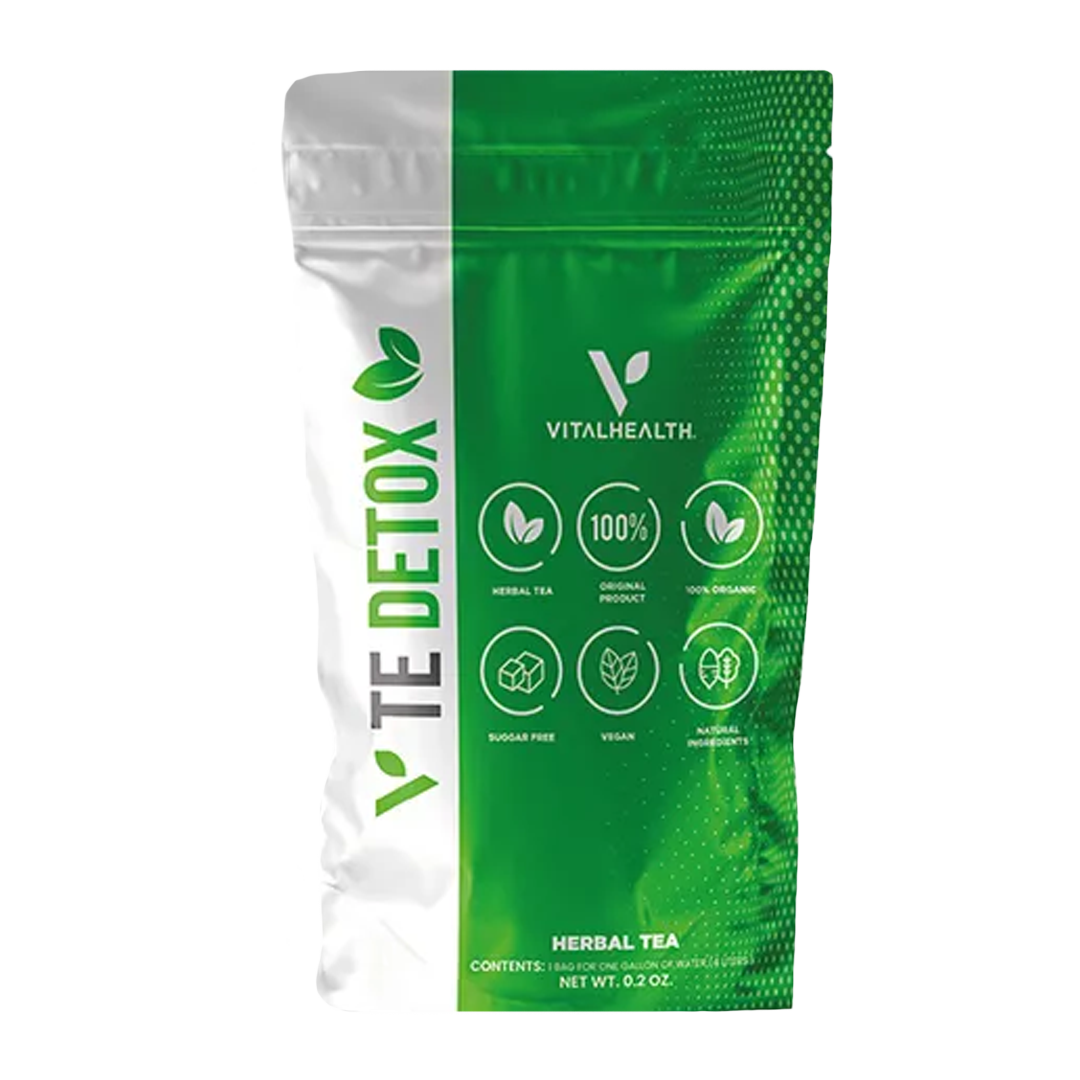 Bolsita verde y blanca de té de hierbas “Vitalhealth Te Detox”.