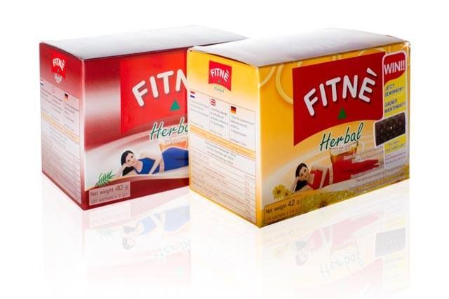 Due confezioni di tisana FITNE, una rossa e una gialla, su sfondo bianco.