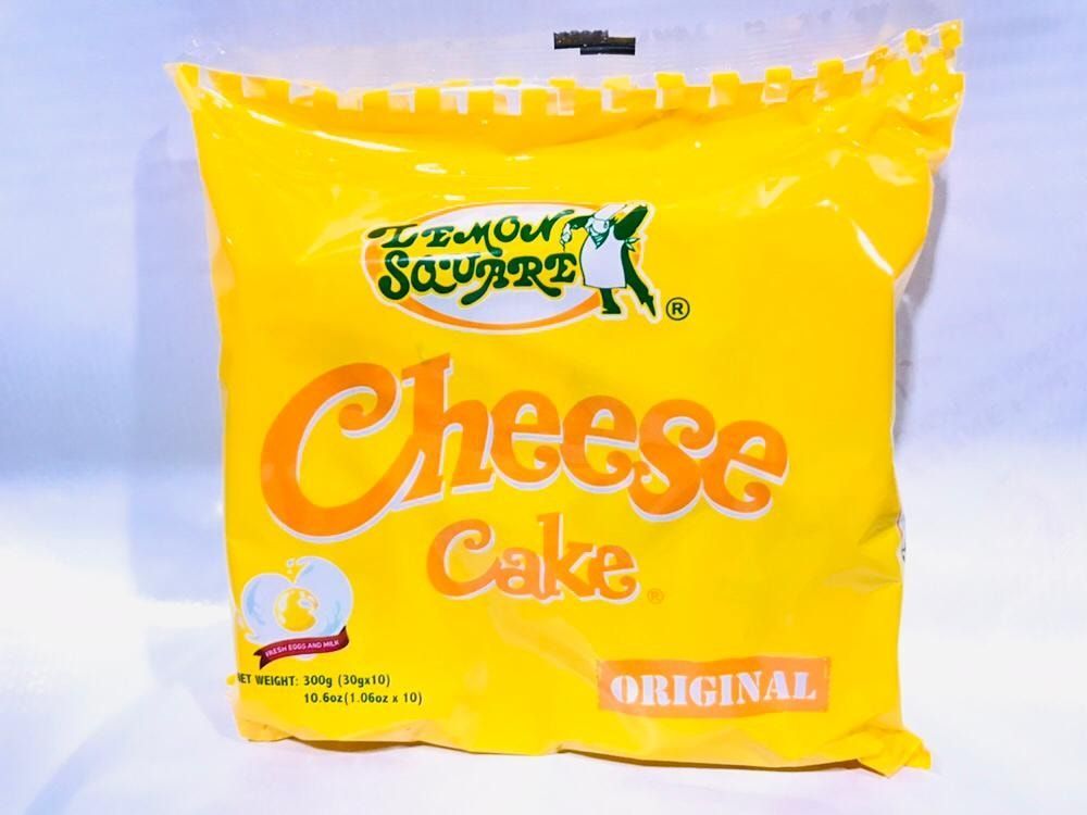 Confezione gialla di snack con l'etichetta 