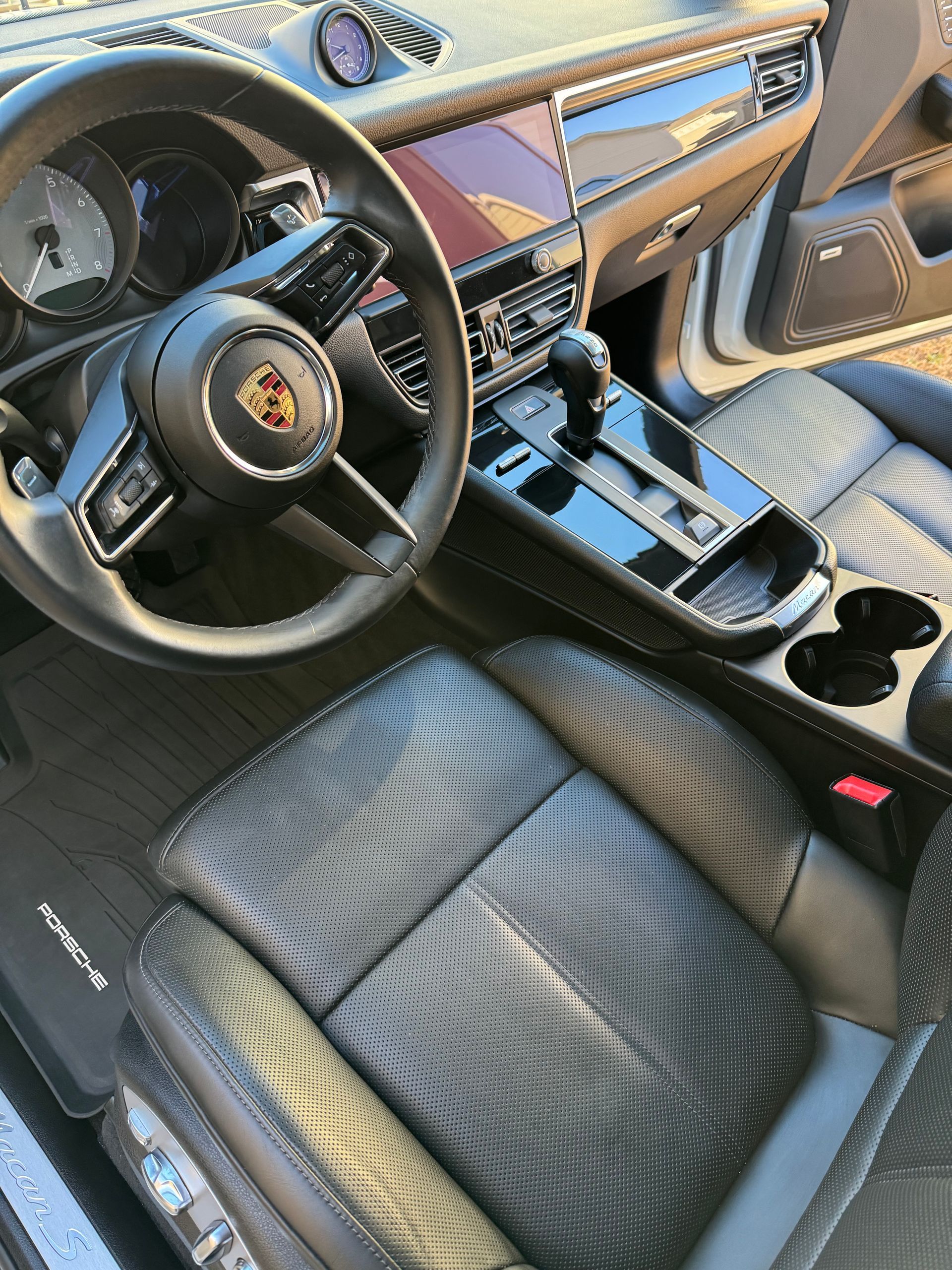 Interior detailing porsche macan s interior