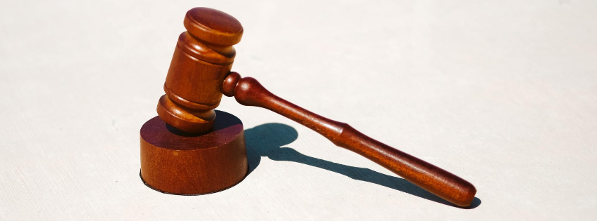 an image of a gavel depicting law marketing