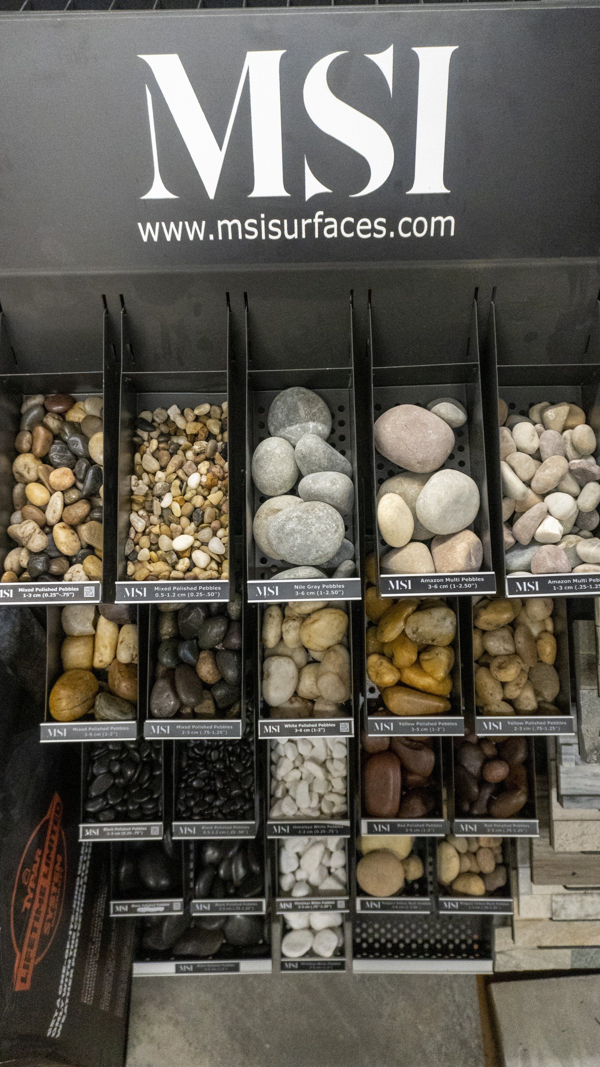 A display of different types of rocks under a sign that says msi